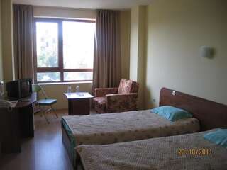 Отель Hotel Elica Варна Двухместный номер с 1 кроватью (для 2 взрослых и 1 ребенка)-1