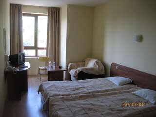 Отель Hotel Elica Варна Двухместный номер с 1 кроватью (для 2 взрослых и 1 ребенка)-2